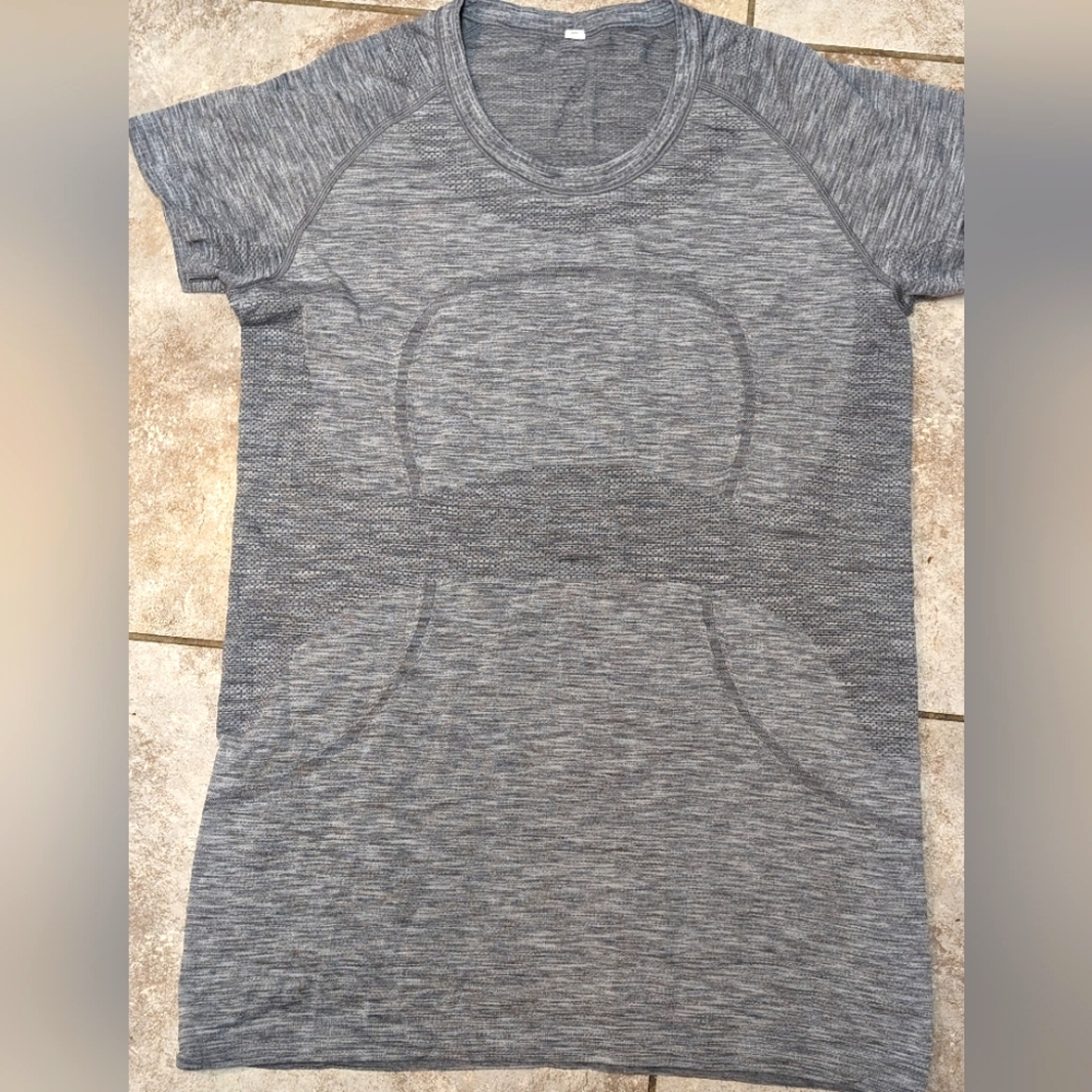 Lululemon workout shirt